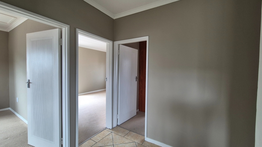 5 Bedroom Property for Sale in Country Club Western Cape